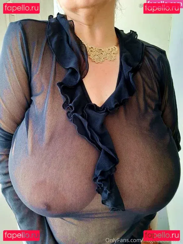 Hugeboobswife Onlyfans Photo Gallery 