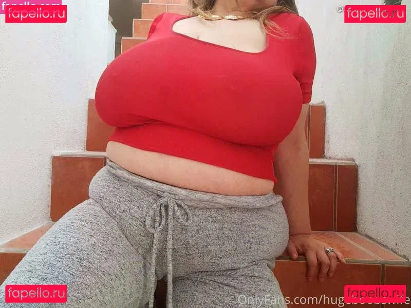 Hugeboobswife Onlyfans Photo Gallery 