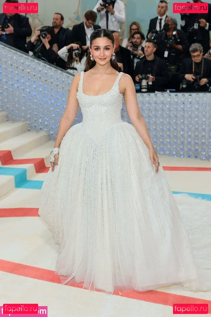 Alia Bhatt Onlyfans Photo Gallery 