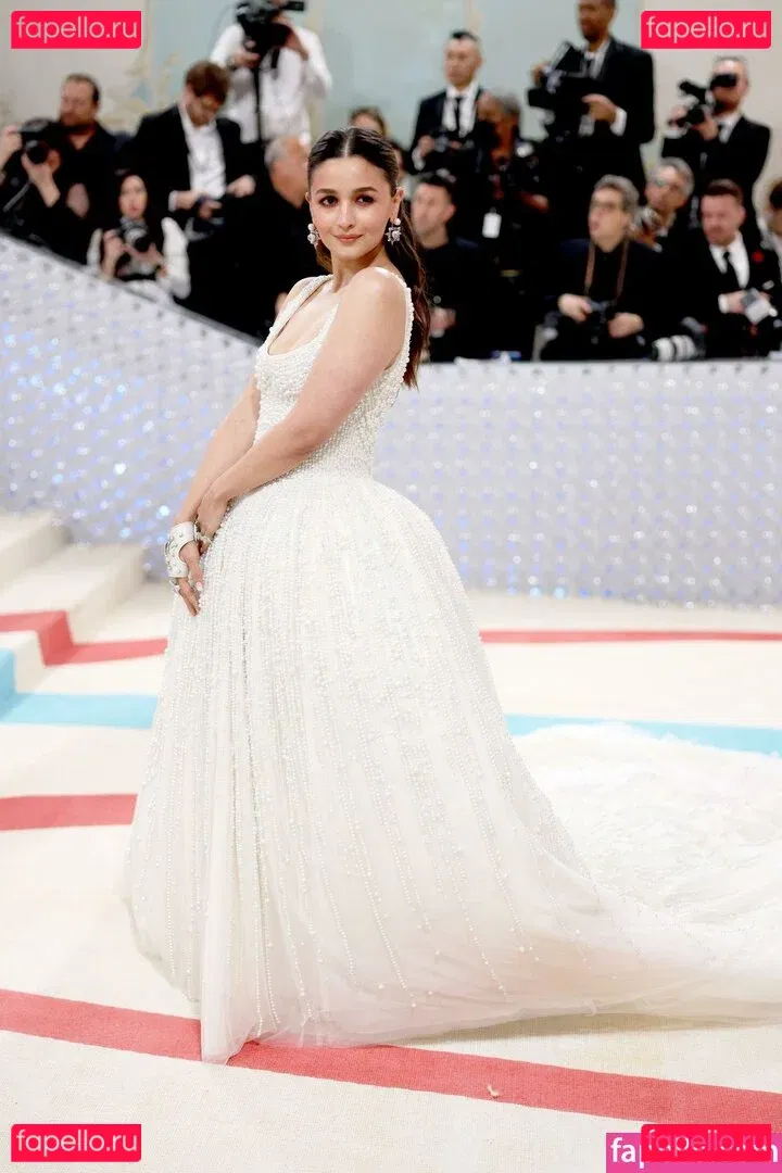 Alia Bhatt Onlyfans Photo Gallery 