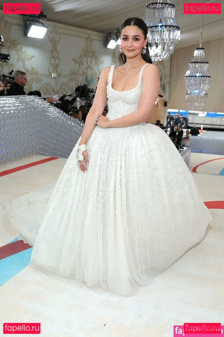 Alia Bhatt Onlyfans Photo Gallery 