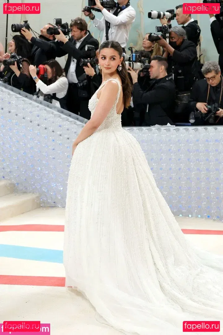 Alia Bhatt Onlyfans Photo Gallery 