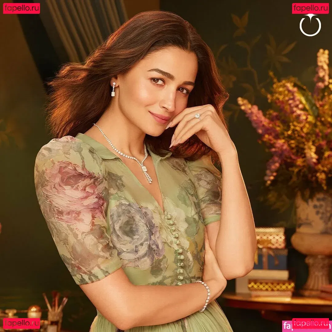 Alia Bhatt Onlyfans Photo Gallery 