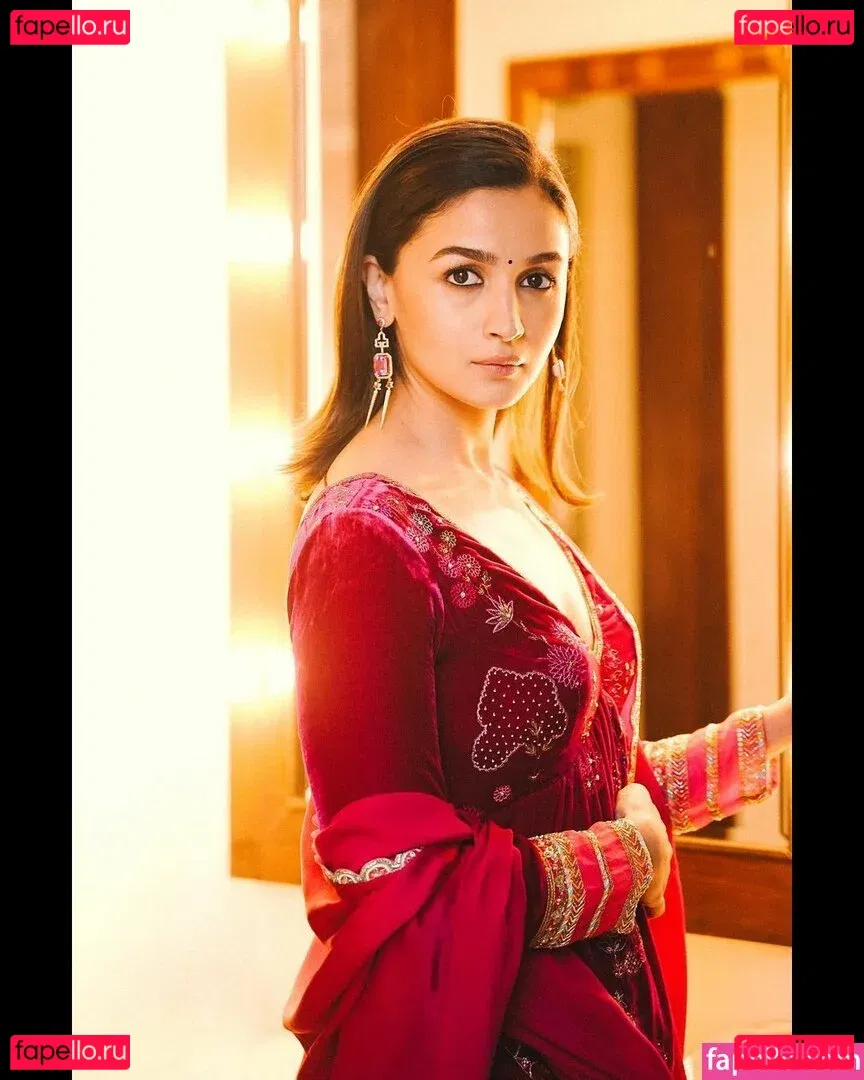 Alia Bhatt Onlyfans Photo Gallery 