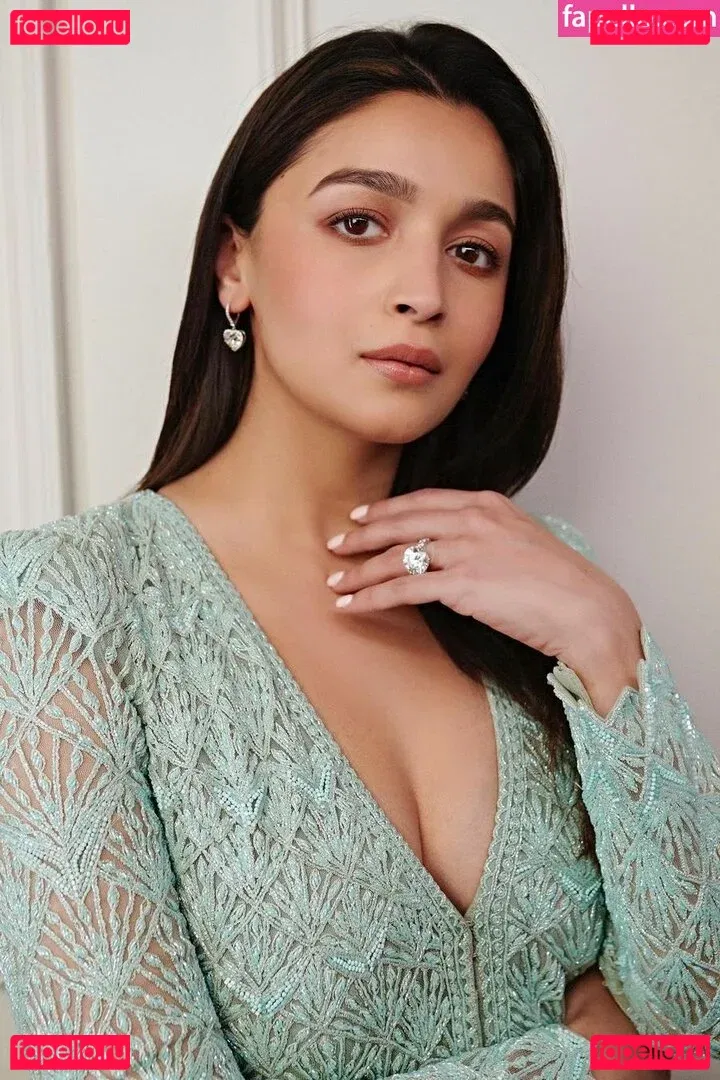 Alia Bhatt Onlyfans Photo Gallery 