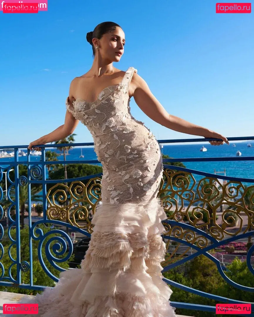 Alia Bhatt Onlyfans Photo Gallery 