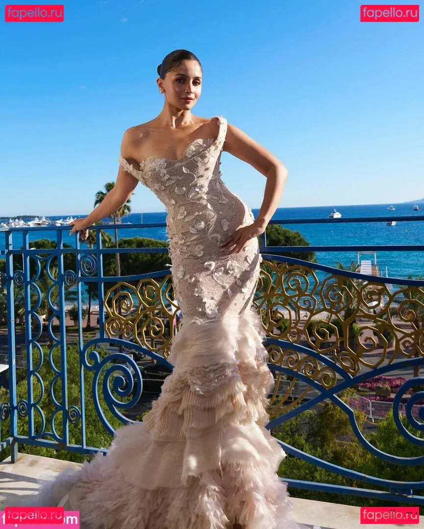 Alia Bhatt Onlyfans Photo Gallery 