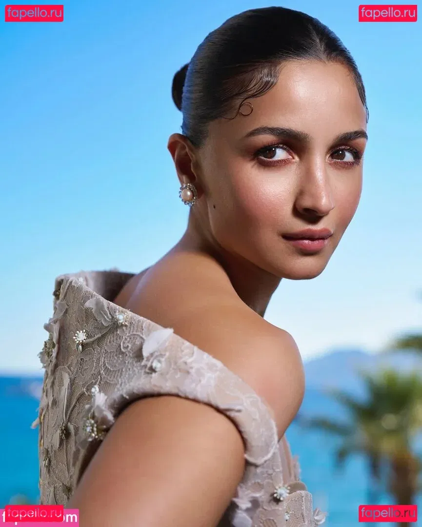 Alia Bhatt Onlyfans Photo Gallery 