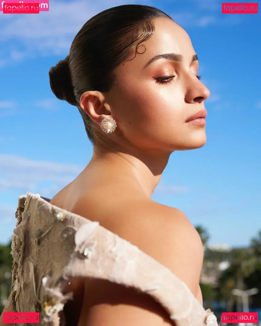 Alia Bhatt Onlyfans Photo Gallery 