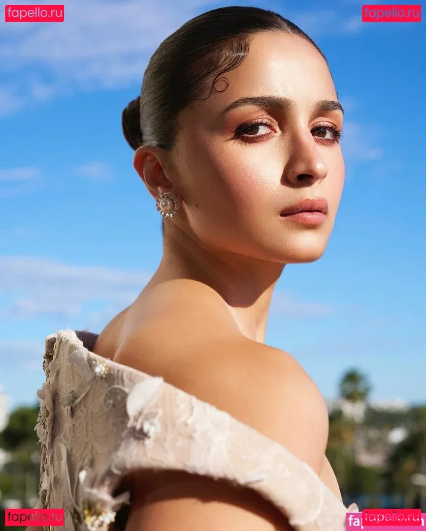 Alia Bhatt Onlyfans Photo Gallery 