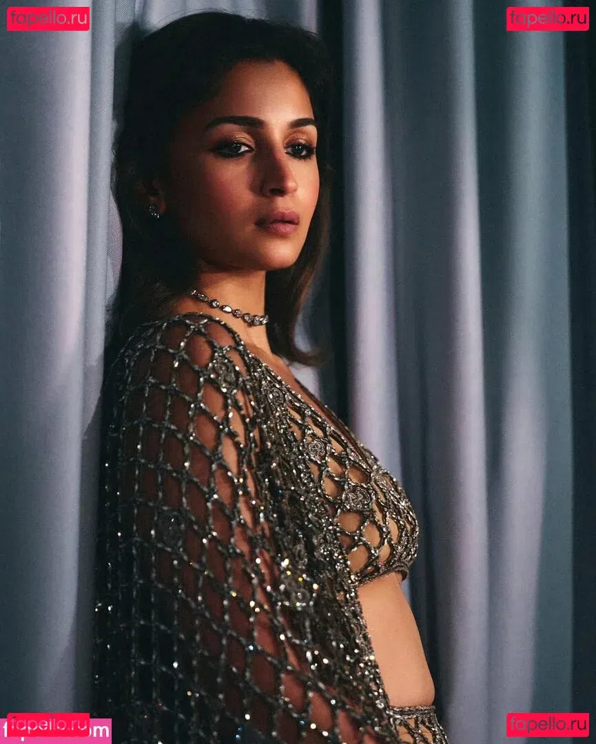 Alia Bhatt Onlyfans Photo Gallery 