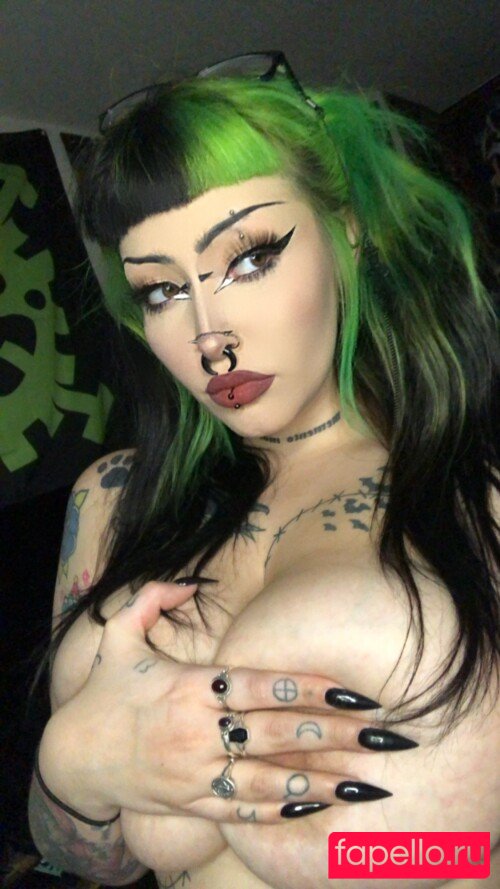 gothicc-bimbo Nude Onlyfans Photo 13