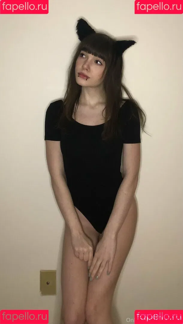 Mewnii Onlyfans Photo Gallery 