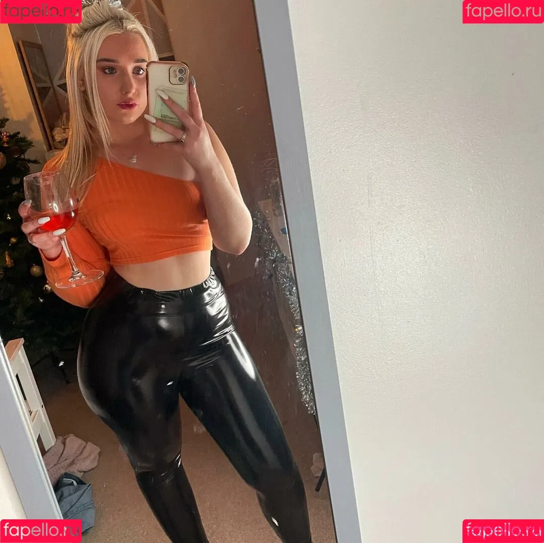 Molly Harding Onlyfans Photo Gallery 