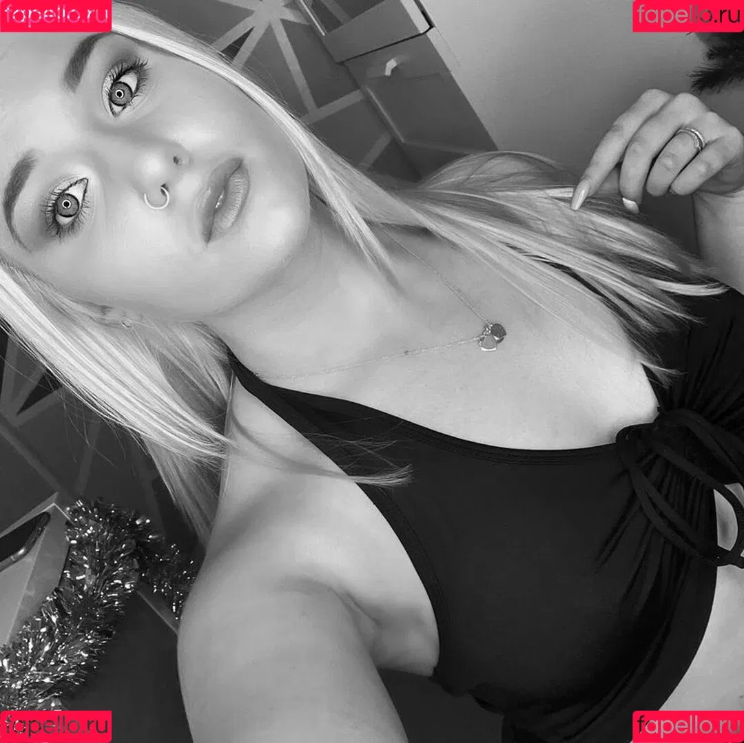 Molly Harding Onlyfans Photo Gallery 