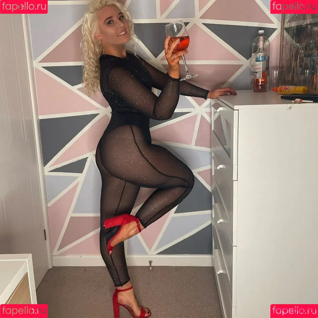 Molly Harding Onlyfans Photo Gallery 