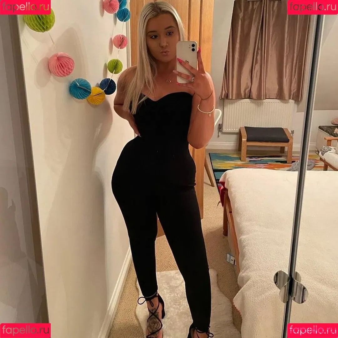 Molly Harding Onlyfans Photo Gallery 