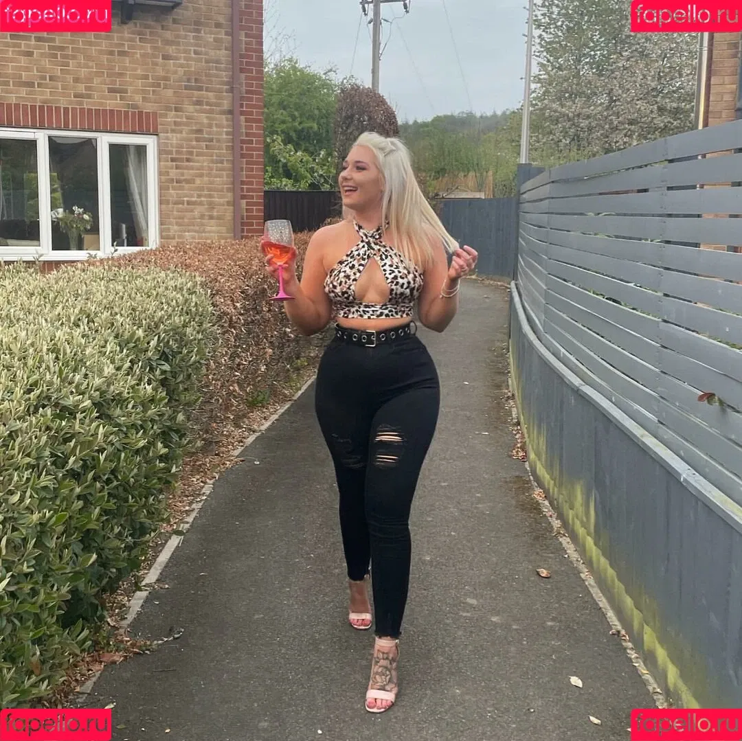 Molly Harding Onlyfans Photo Gallery 