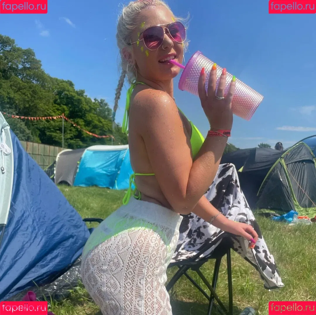Molly Harding Onlyfans Photo Gallery 