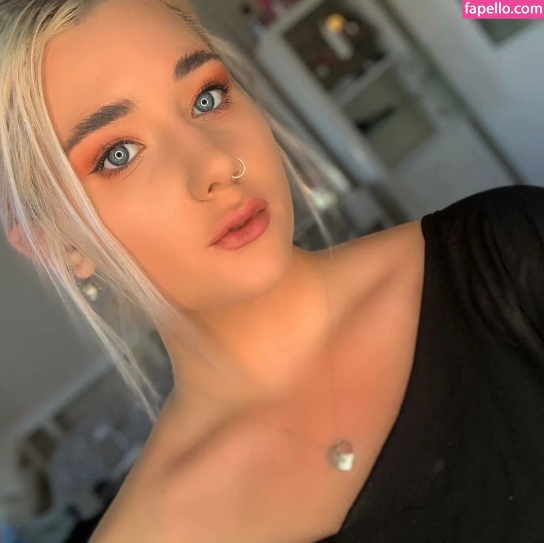 Molly Harding Onlyfans Photo Gallery 