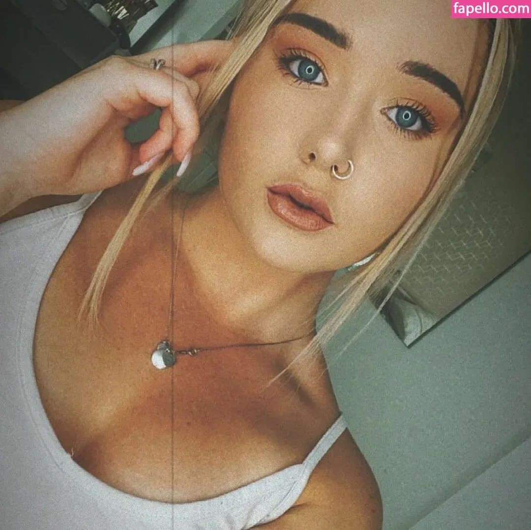 Molly Harding Onlyfans Photo Gallery 