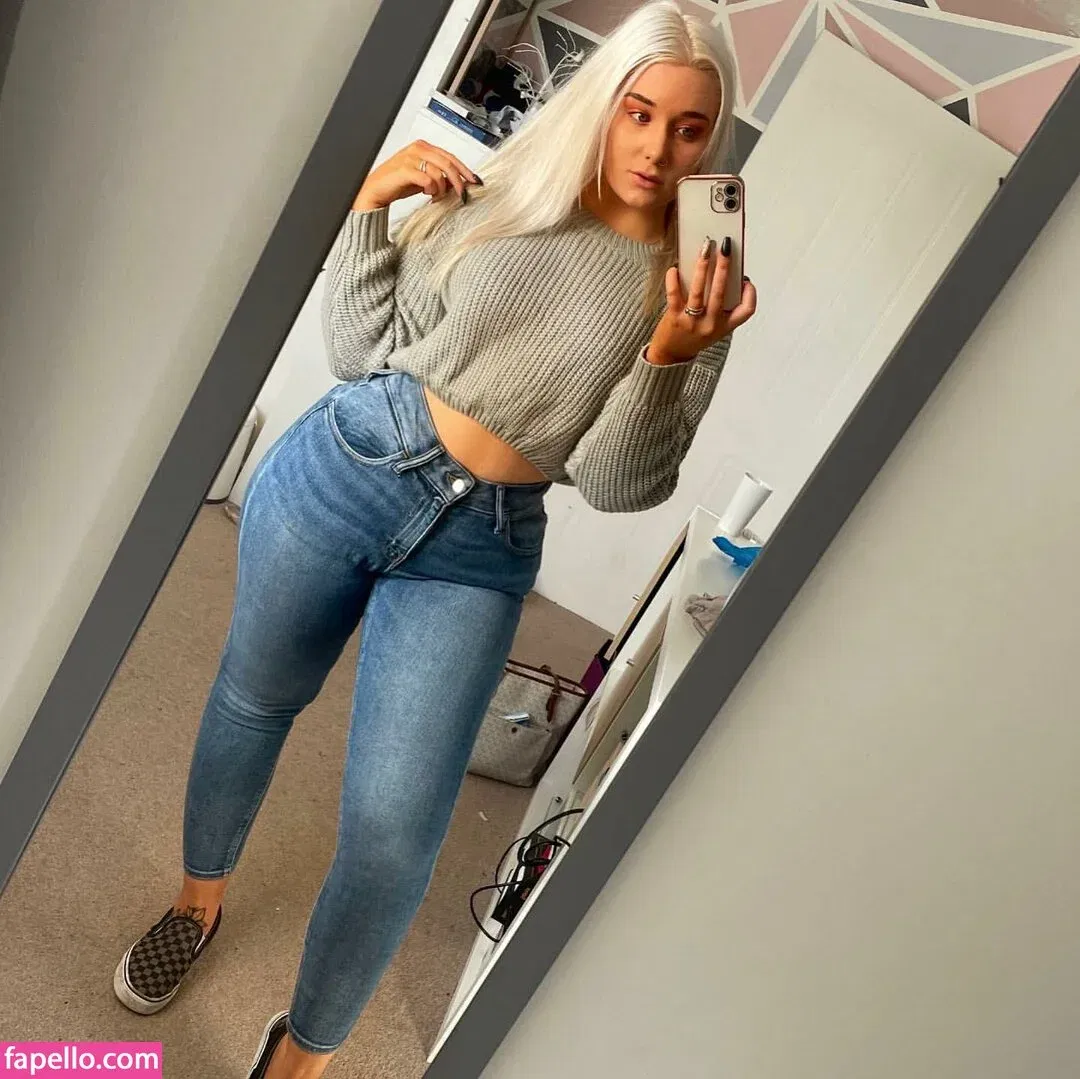 Molly Harding Onlyfans Photo Gallery 
