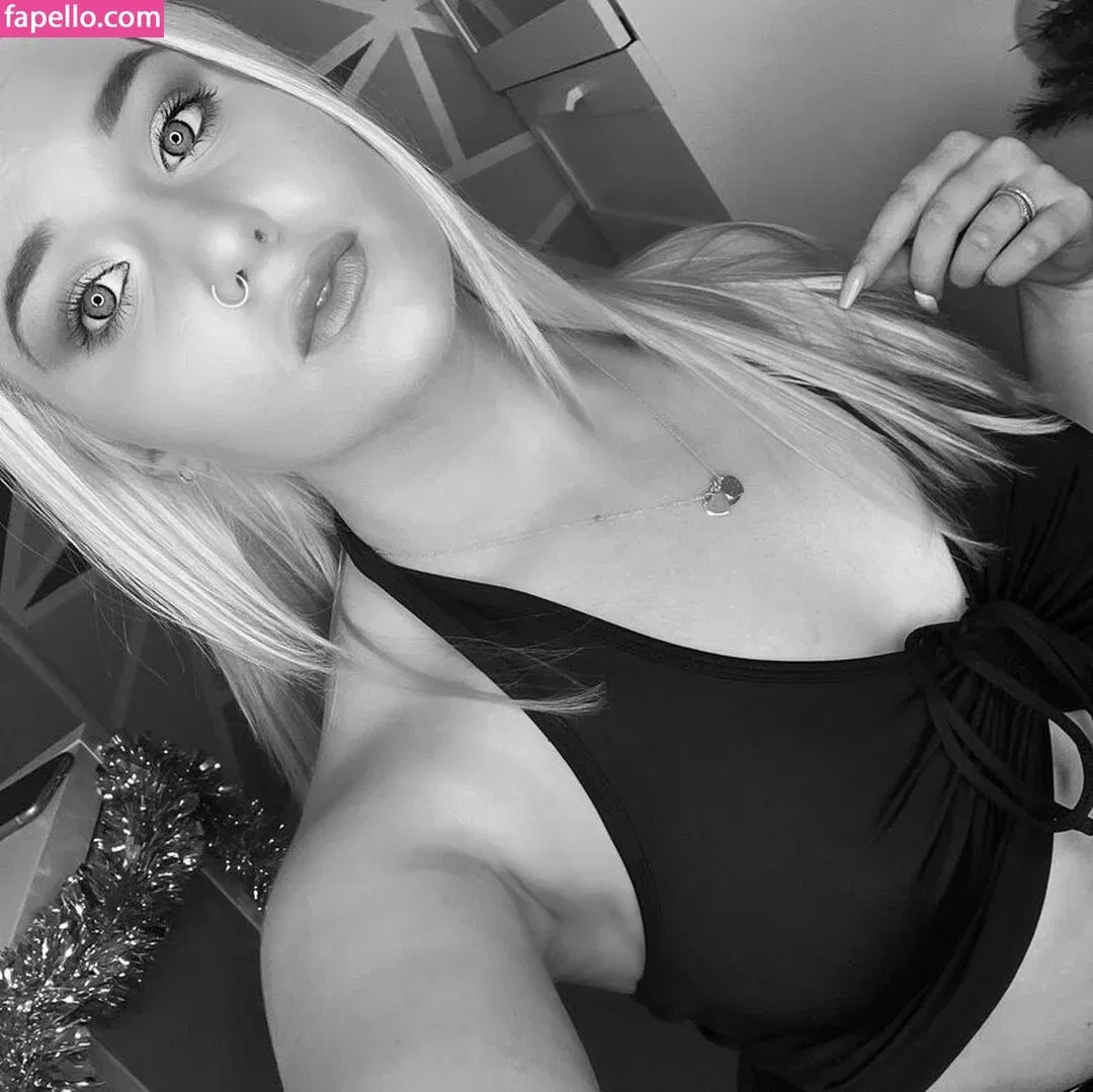 Molly Harding Onlyfans Photo Gallery 