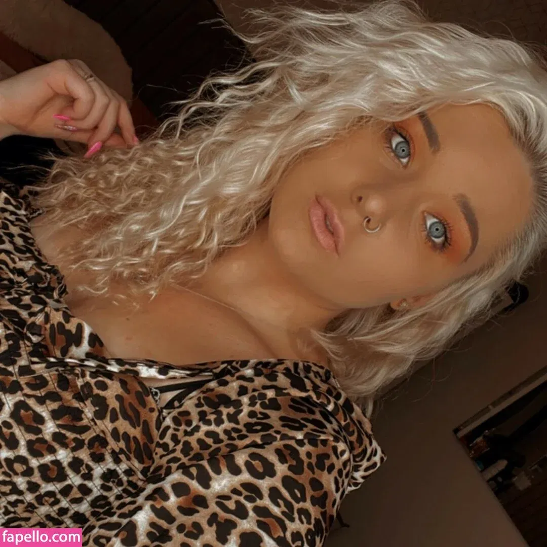 Molly Harding Onlyfans Photo Gallery 