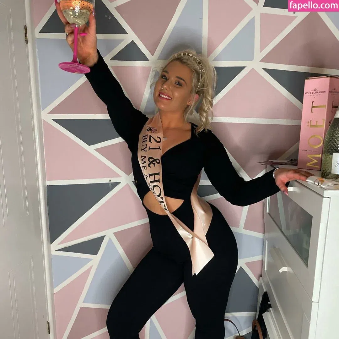 Molly Harding Onlyfans Photo Gallery 