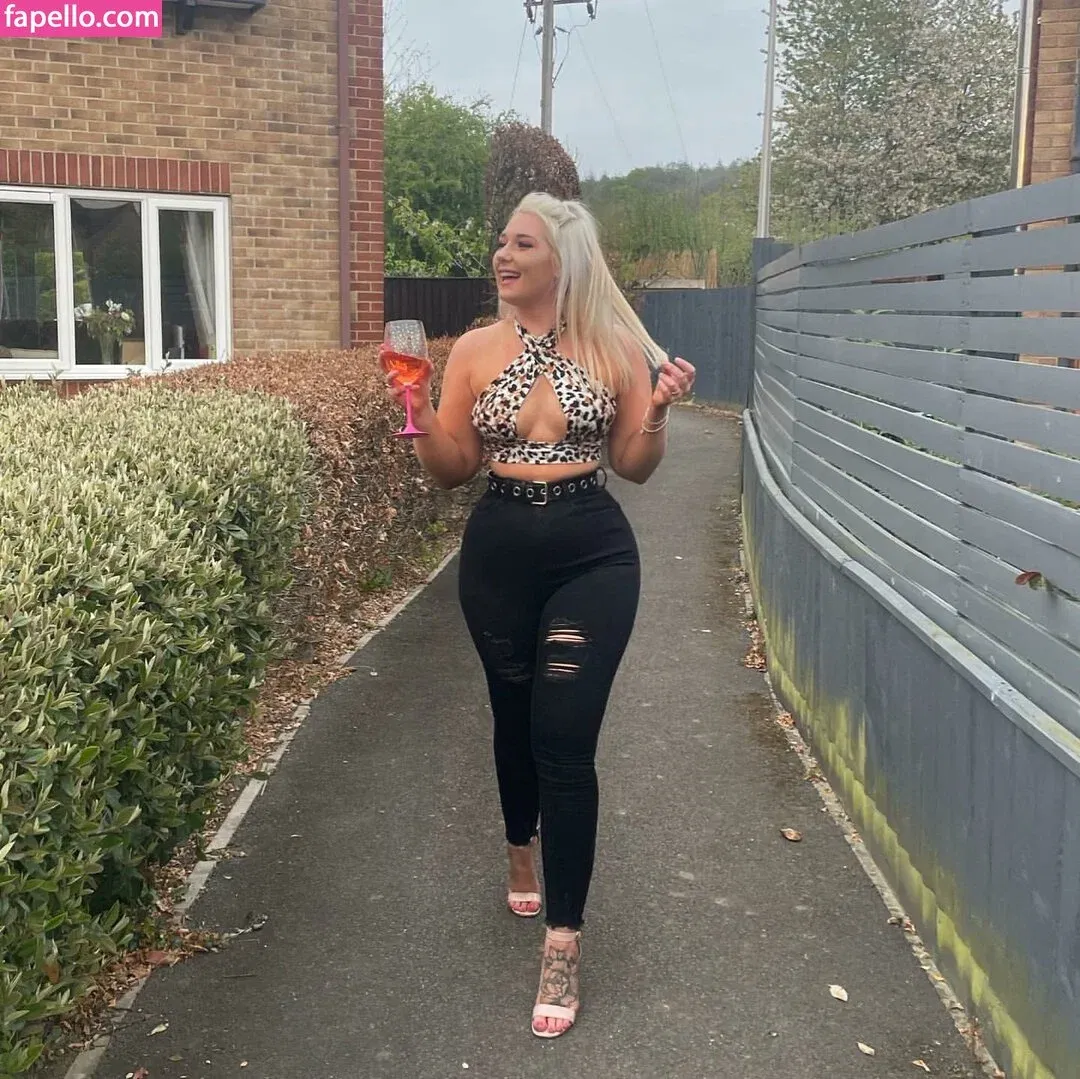 Molly Harding Onlyfans Photo Gallery 