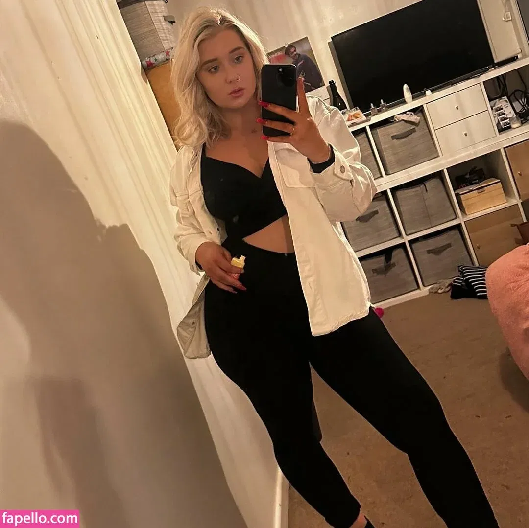 Molly Harding Onlyfans Photo Gallery 