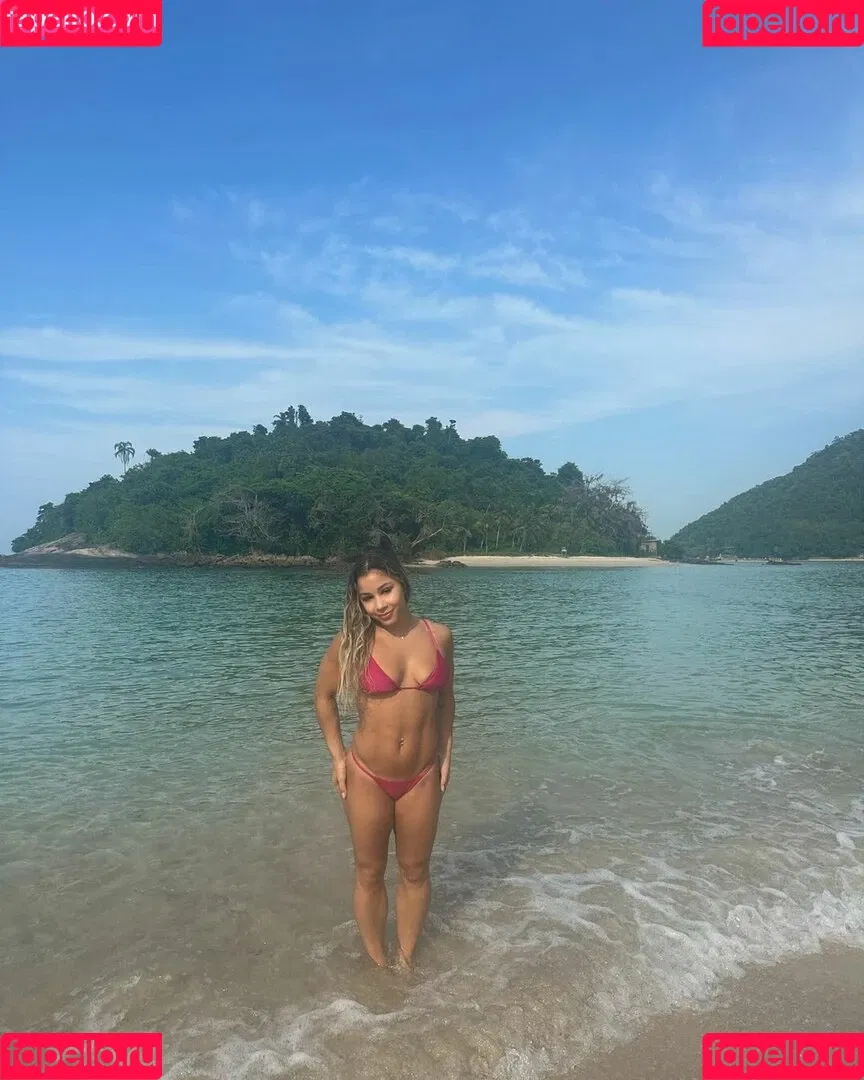 Flávia Saraiva Onlyfans Photo Gallery 