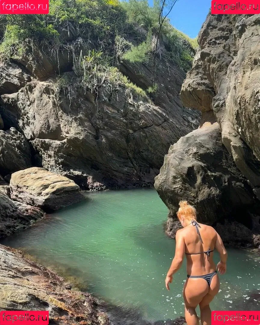 Flávia Saraiva Onlyfans Photo Gallery 
