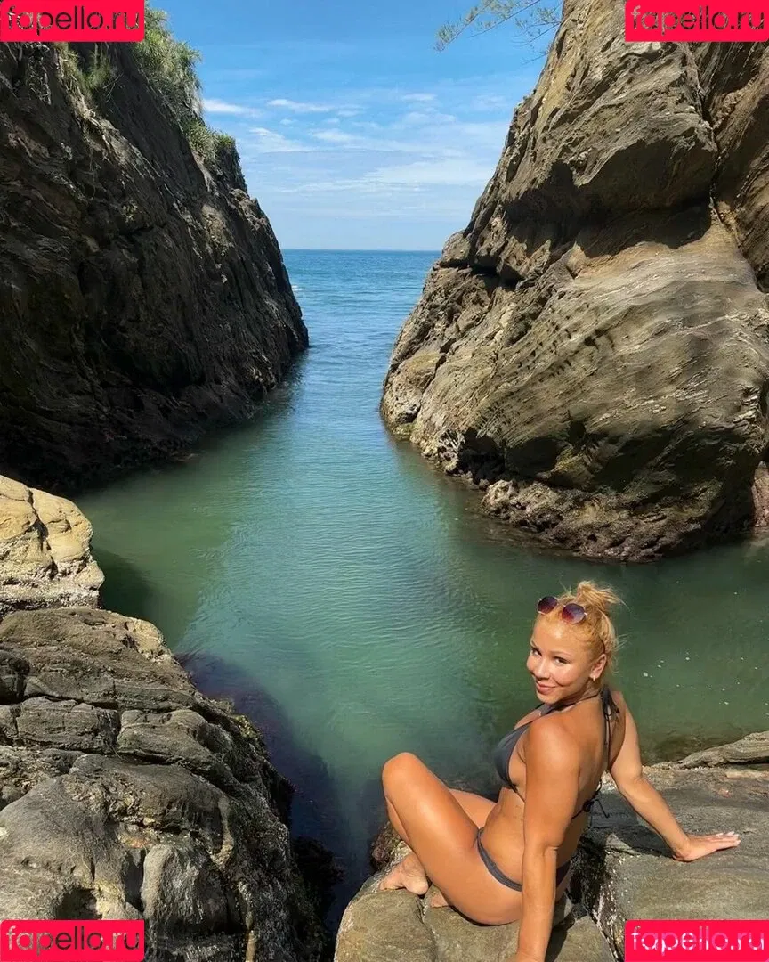 Flávia Saraiva Onlyfans Photo Gallery 