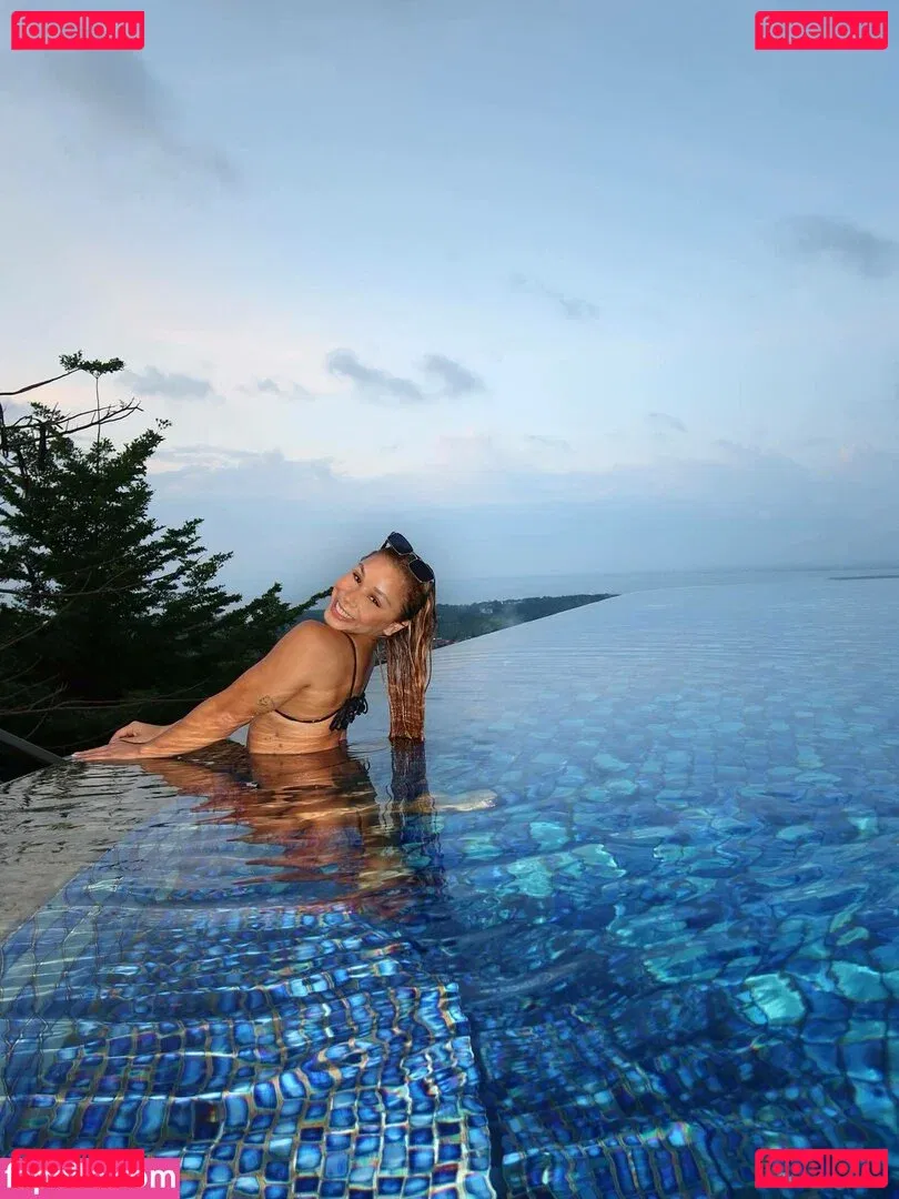 Flávia Saraiva Onlyfans Photo Gallery 