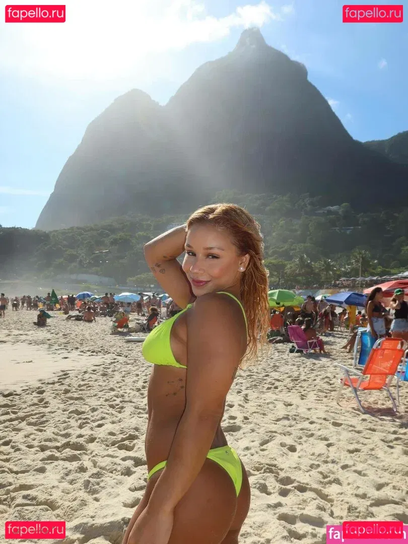 Flávia Saraiva Onlyfans Photo Gallery 