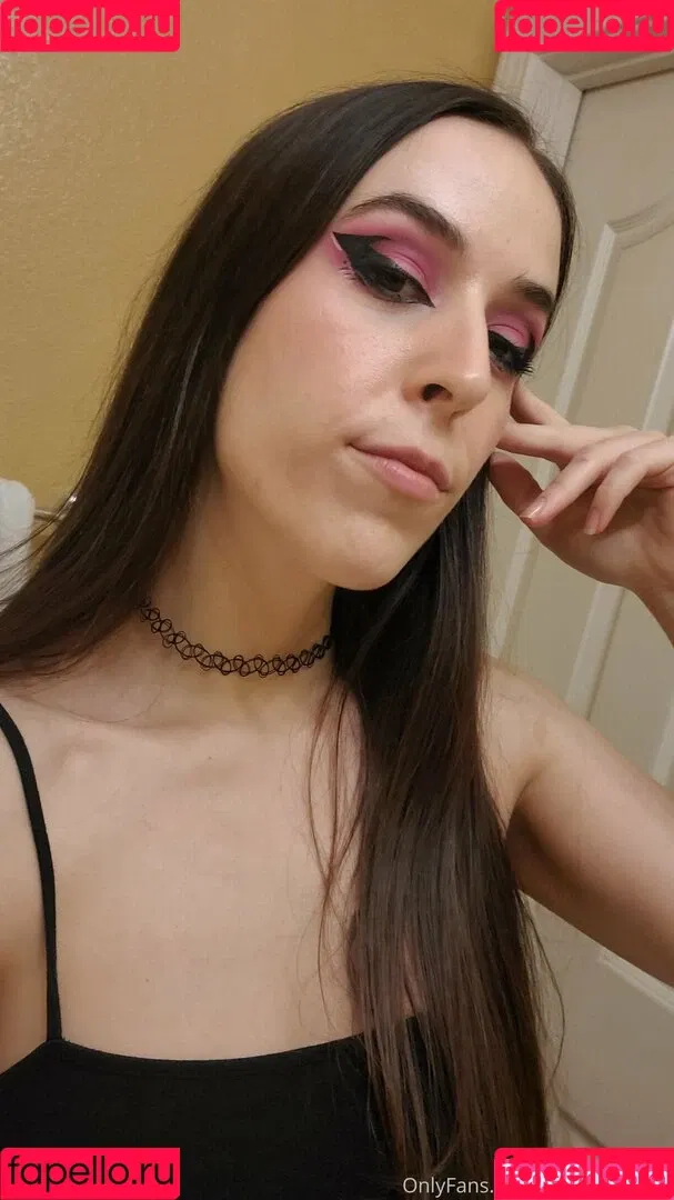 softgothwaifu Onlyfans Photo Gallery 