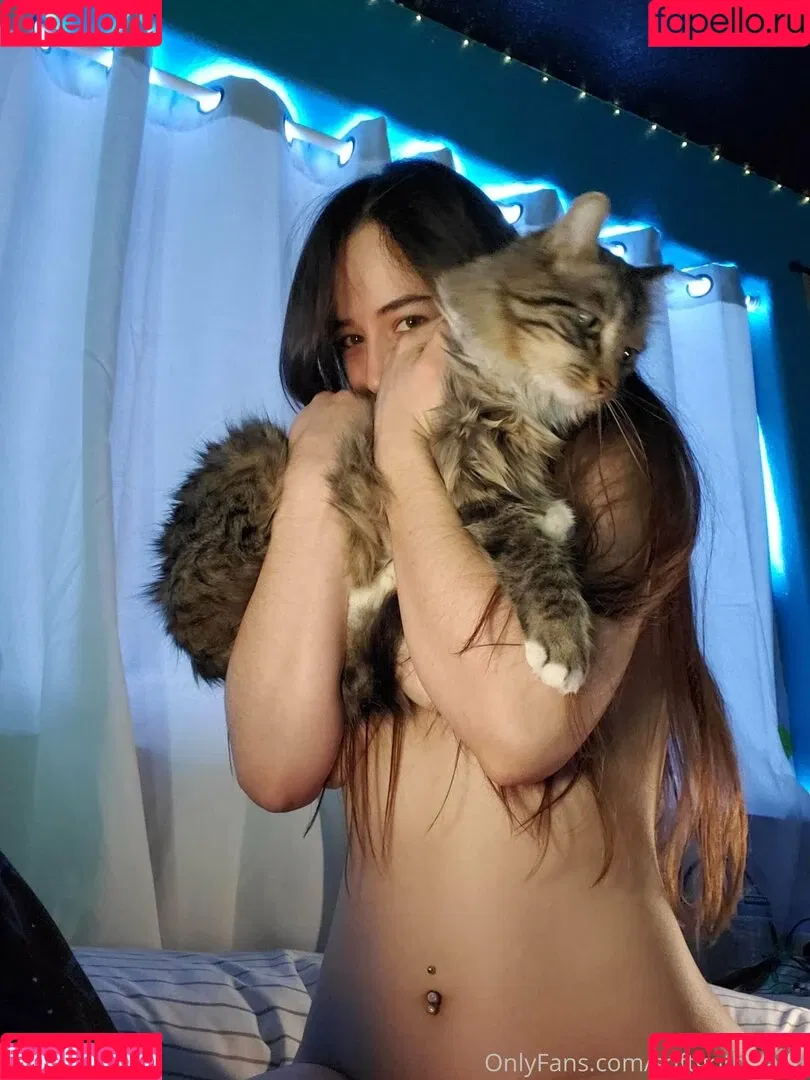 softgothwaifu Onlyfans Photo Gallery 