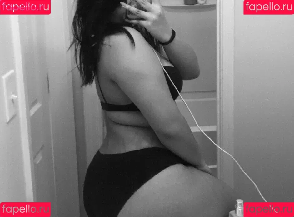 Rosaphy Rxsekiss Onlyfans Photo Gallery 