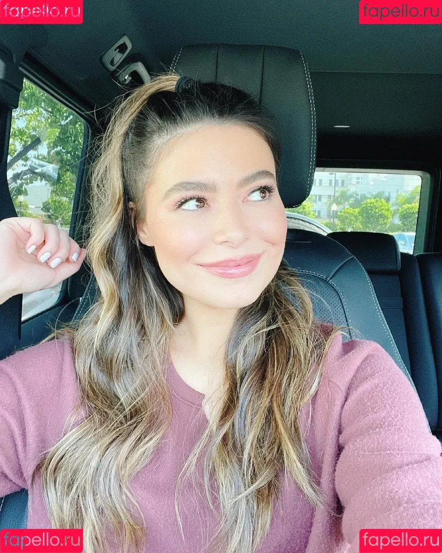 Miranda Cosgrove Onlyfans Photo Gallery 