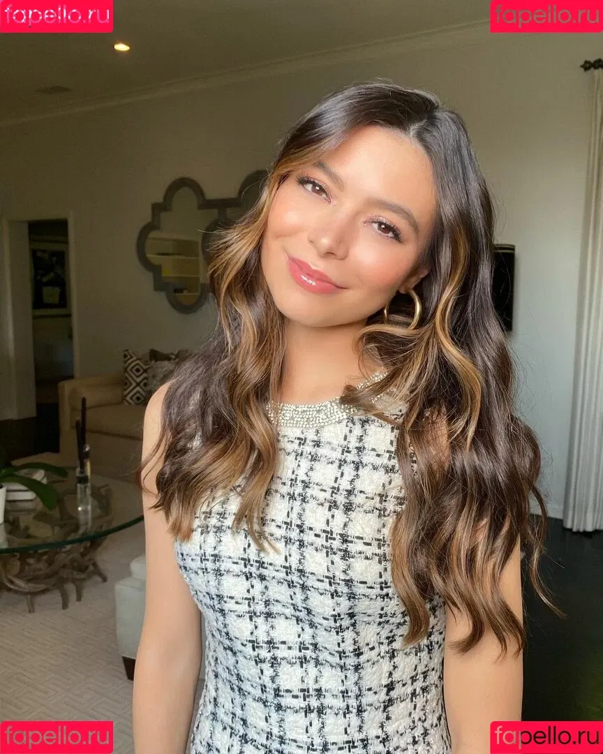 Miranda Cosgrove Onlyfans Photo Gallery 