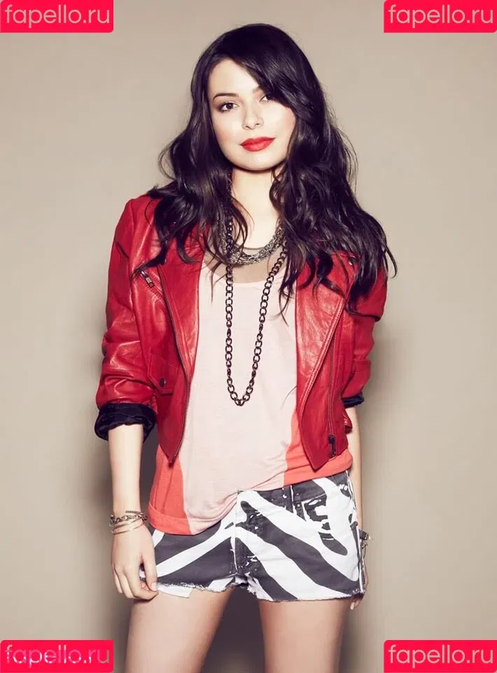 Miranda Cosgrove Onlyfans Photo Gallery 