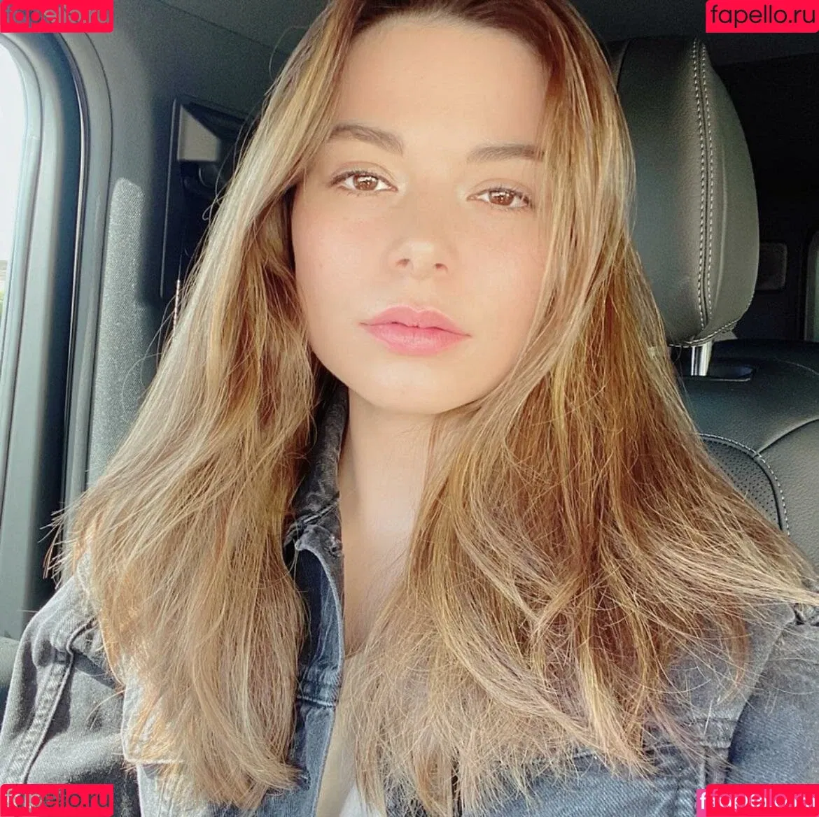 Miranda Cosgrove Onlyfans Photo Gallery 