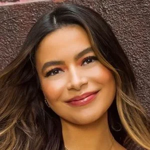 Miranda Cosgrove Onlyfans Photo Gallery 