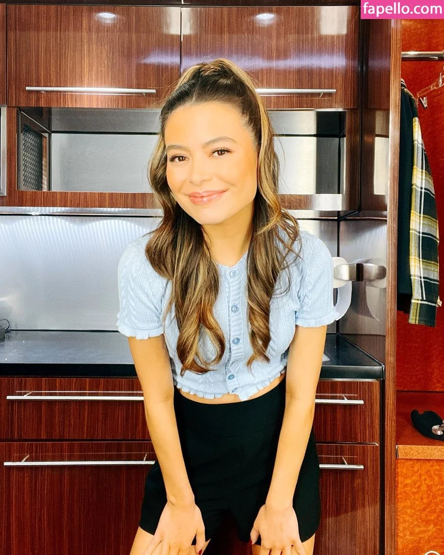 Miranda Cosgrove Onlyfans Photo Gallery 