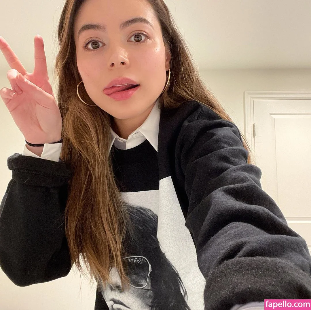 Miranda Cosgrove Onlyfans Photo Gallery 