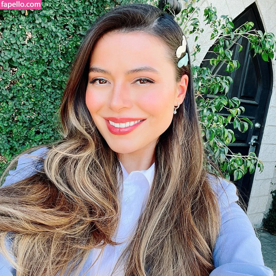 Miranda Cosgrove Onlyfans Photo Gallery 