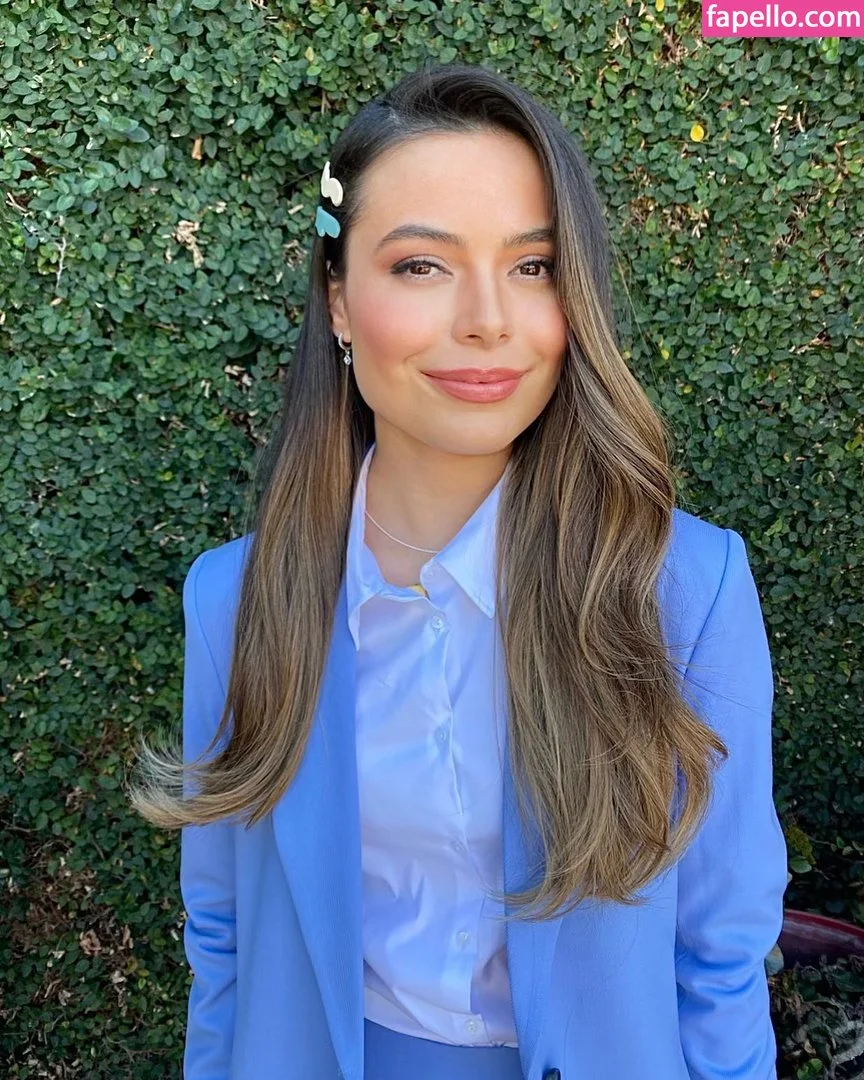 Miranda Cosgrove Onlyfans Photo Gallery 