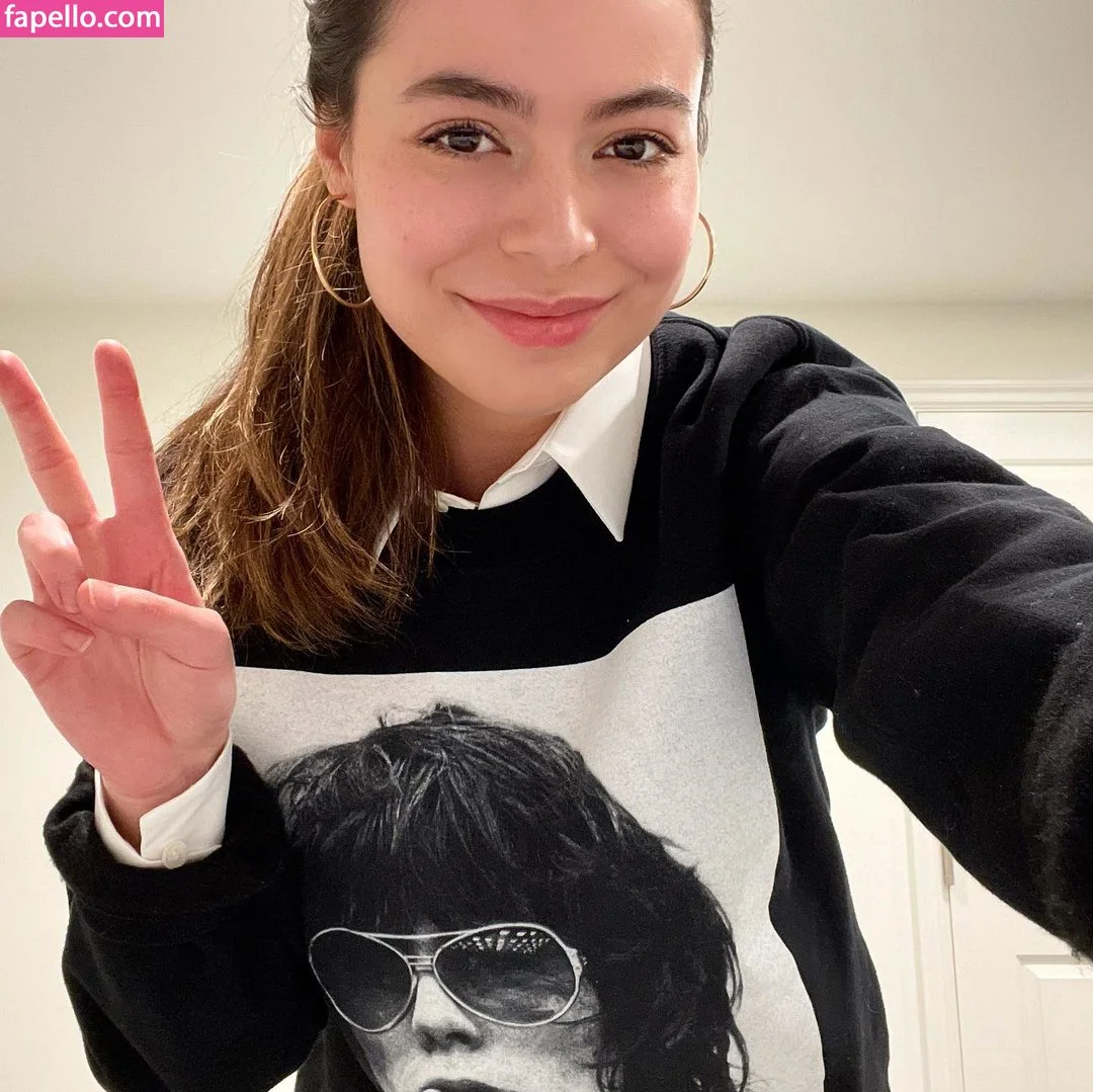 Miranda Cosgrove Onlyfans Photo Gallery 