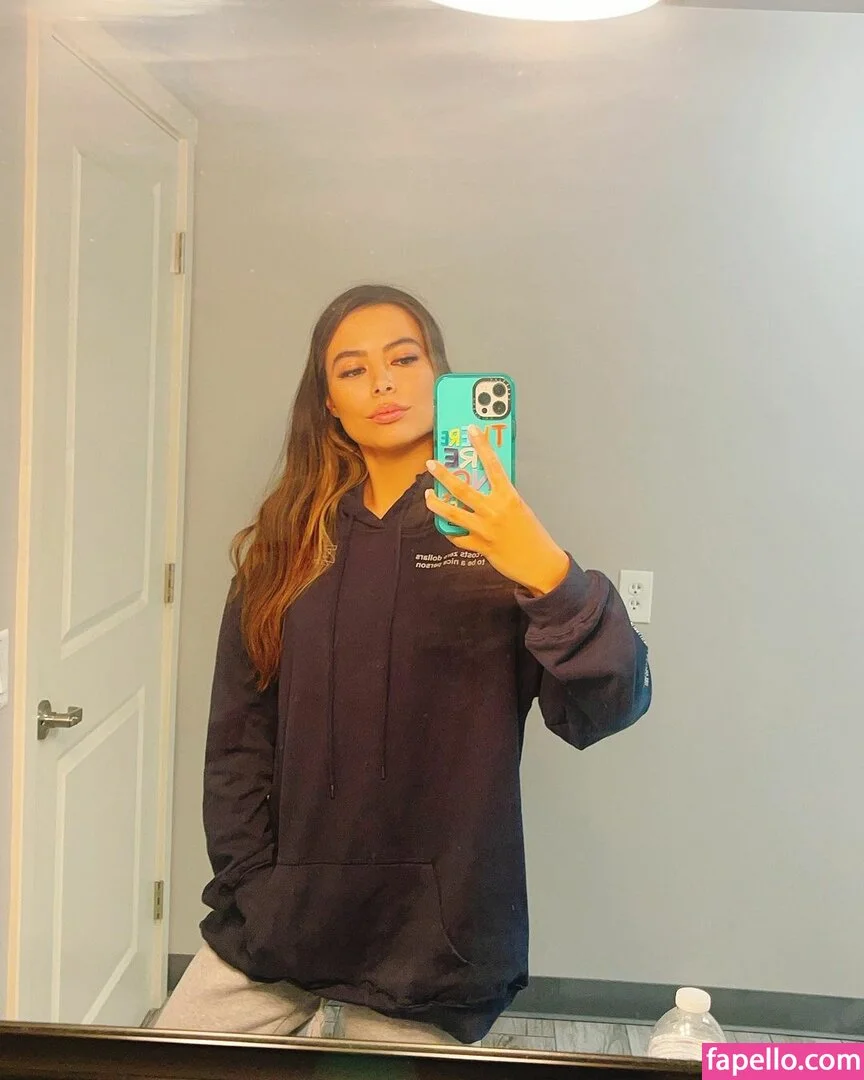 Miranda Cosgrove Onlyfans Photo Gallery 